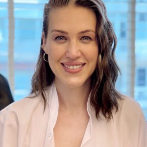 Dr. Isil Akgun Demir